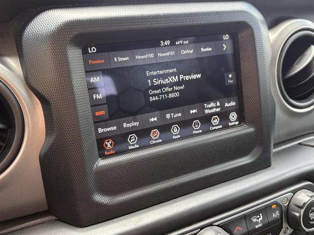 Photo of 2020 White Jeep Gladiator