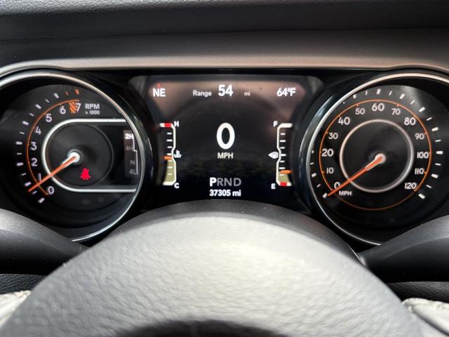 Photo of 2020 White Jeep Gladiator