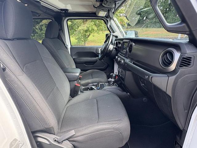 Photo of 2020 White Jeep Gladiator