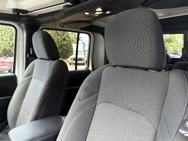 Photo of 2020 White Jeep Gladiator