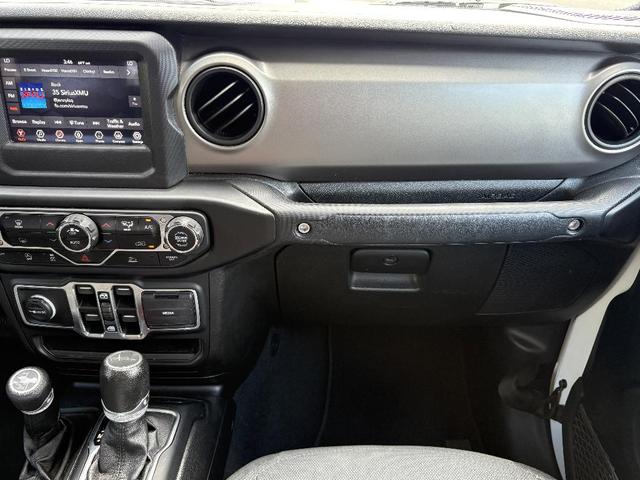 Photo of 2020 White Jeep Gladiator