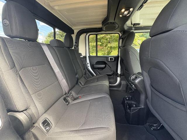 Photo of 2020 White Jeep Gladiator