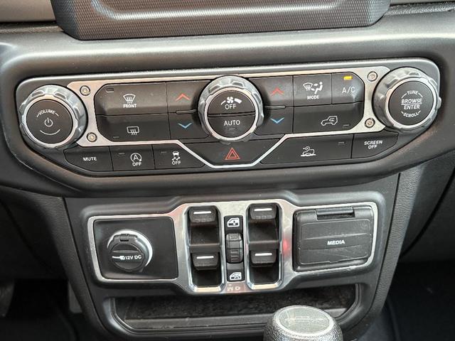 Photo of 2020 White Jeep Gladiator