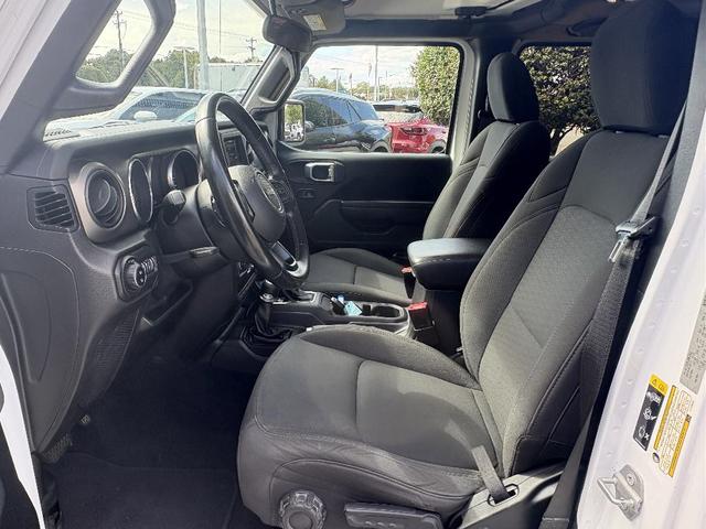 Photo of 2020 White Jeep Gladiator
