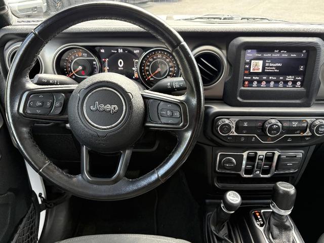 Photo of 2020 White Jeep Gladiator