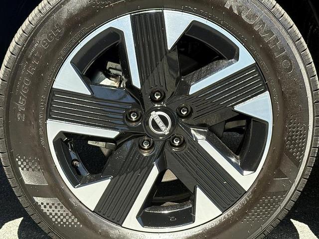 Photo of 2025 Gun Metallic Nissan Kicks