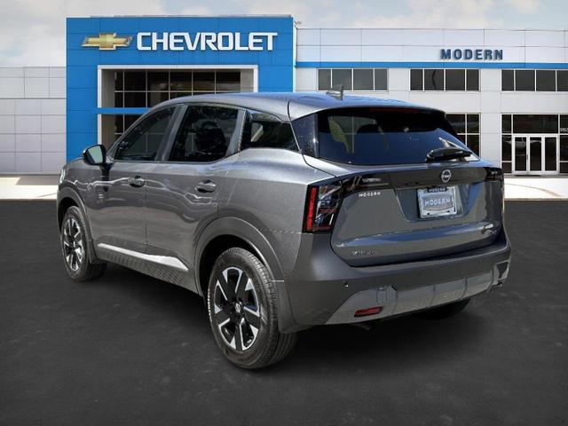 Photo of 2025 Gun Metallic Nissan Kicks