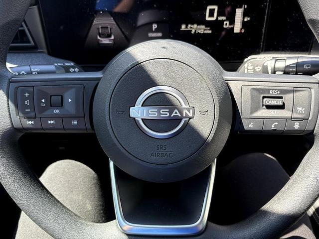 Photo of 2025 Gun Metallic Nissan Kicks