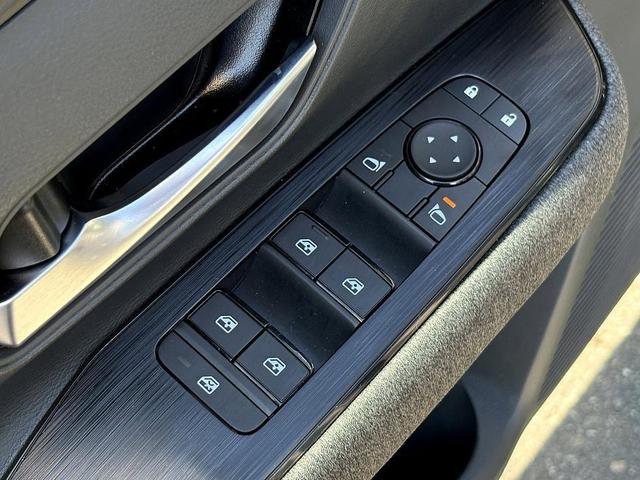 Photo of 2025 Gun Metallic Nissan Kicks