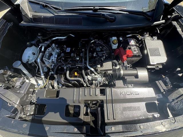 Photo of 2025 Gun Metallic Nissan Kicks