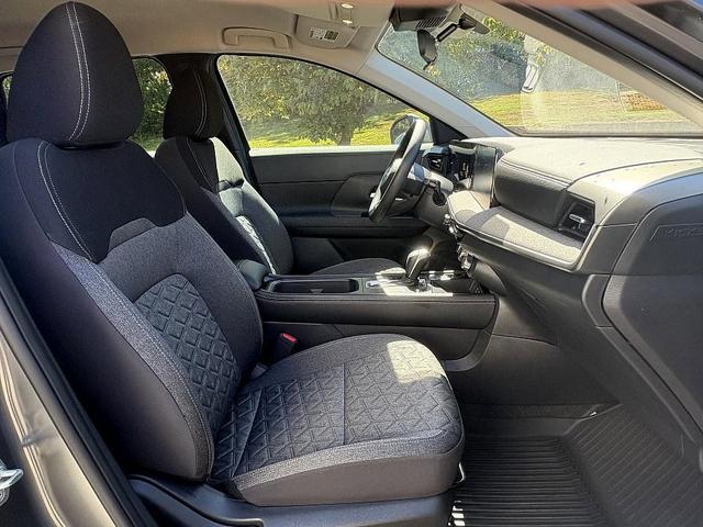 Photo of 2025 Gun Metallic Nissan Kicks