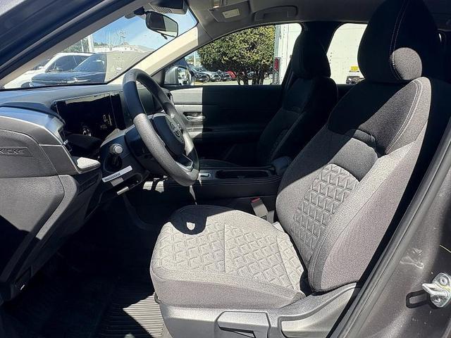 Photo of 2025 Gun Metallic Nissan Kicks