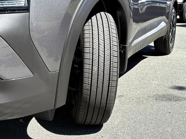 Photo of 2025 Gun Metallic Nissan Kicks