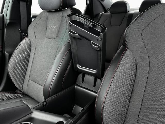 Photo of 2025 Black Hyundai ELANTRA