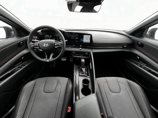 Photo of 2025 Black Hyundai ELANTRA