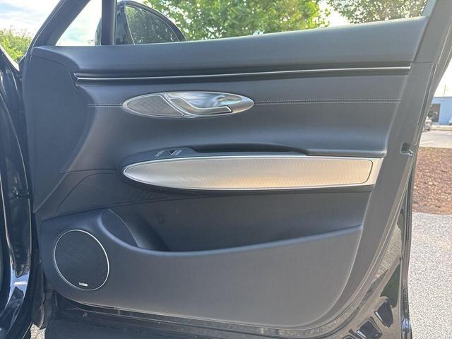 Photo of 2022 Black Genesis GV70