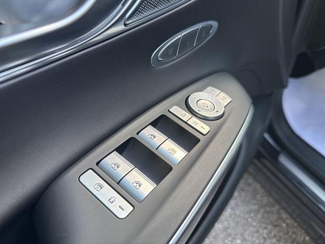 Photo of 2022 Black Genesis GV70