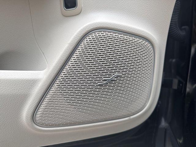 Photo of 2020 Midnight Black Mercedes-Benz GLB 250
