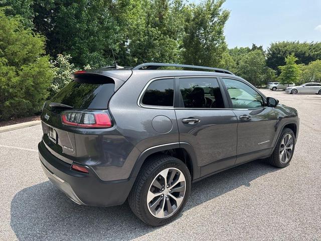 Photo of 2022 Granite Crystal Clearcoat Metallic Jeep Cherokee