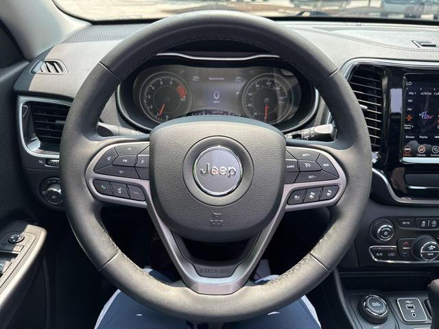 Photo of 2022 Granite Crystal Clearcoat Metallic Jeep Cherokee