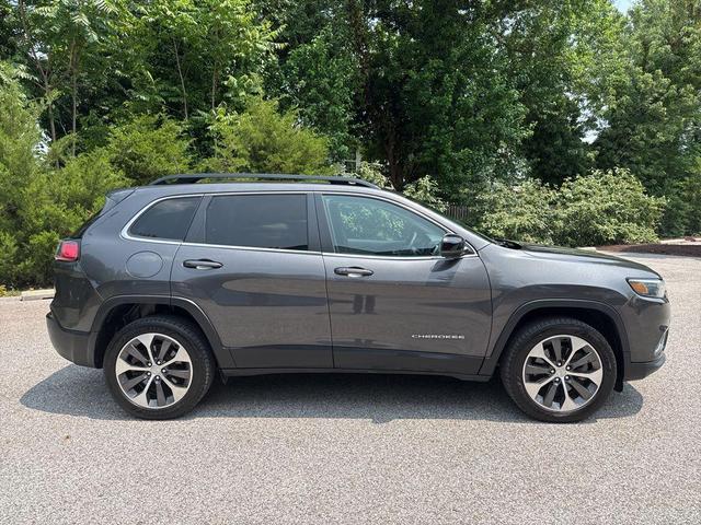 Photo of 2022 Granite Crystal Clearcoat Metallic Jeep Cherokee
