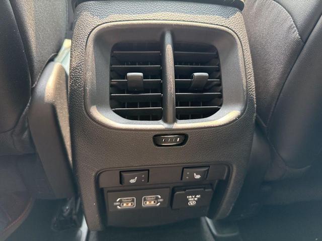 Photo of 2022 Granite Crystal Clearcoat Metallic Jeep Cherokee
