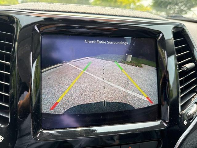 Photo of 2022 Granite Crystal Clearcoat Metallic Jeep Cherokee