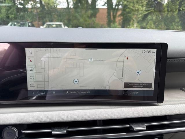 Photo of 2025 White Pearl Hyundai TUCSON Hybrid