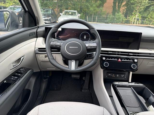 Photo of 2025 White Pearl Hyundai TUCSON Hybrid