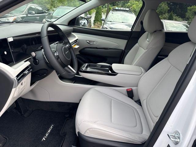 Photo of 2025 White Pearl Hyundai TUCSON Hybrid