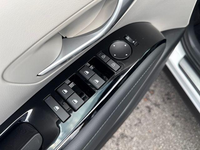 Photo of 2025 White Pearl Hyundai TUCSON Hybrid