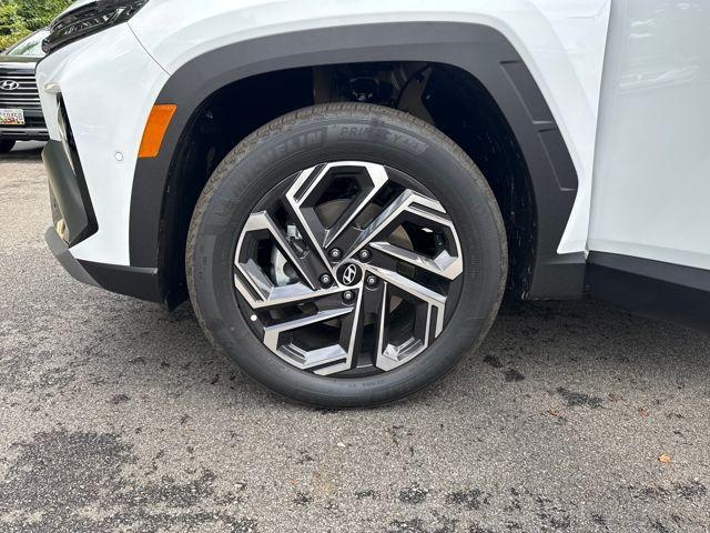 Photo of 2025 White Pearl Hyundai TUCSON Hybrid
