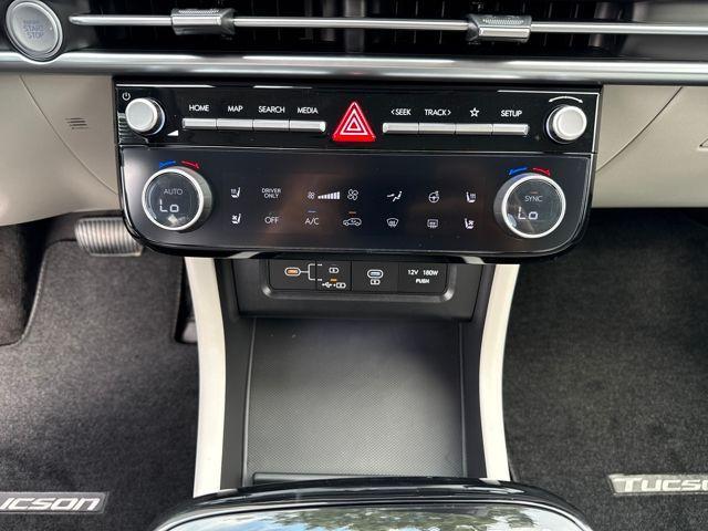 Photo of 2025 White Pearl Hyundai TUCSON Hybrid