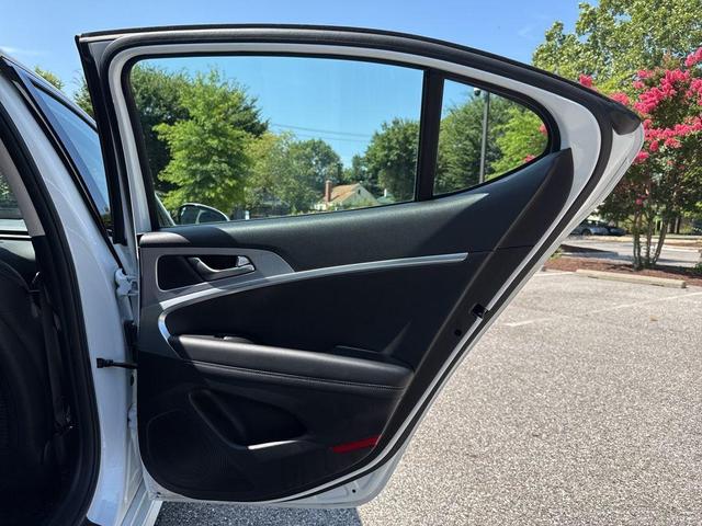 Photo of 2022 Uyuni White Genesis G70
