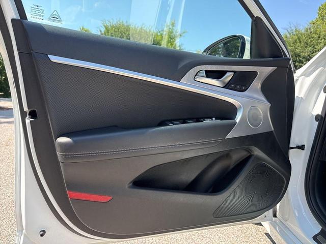 Photo of 2022 Uyuni White Genesis G70