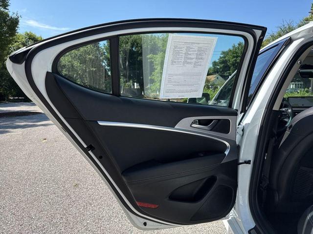 Photo of 2022 Uyuni White Genesis G70