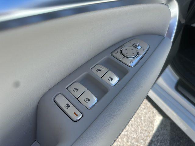 Photo of 2025 Alta White Genesis G70