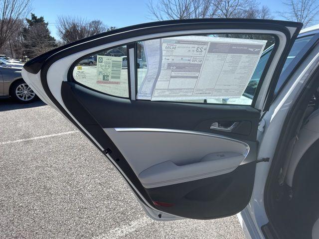 Photo of 2025 Alta White Genesis G70