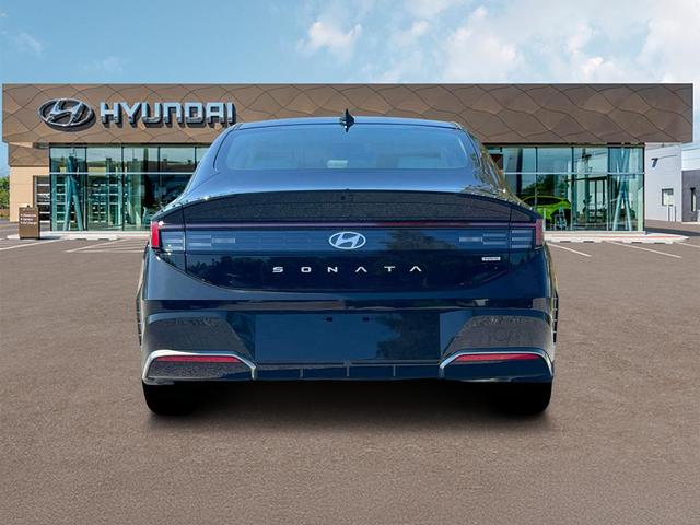 Photo of 2025 Black Hyundai SONATA Hybrid