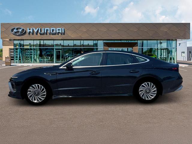 Photo of 2025 Black Hyundai SONATA Hybrid