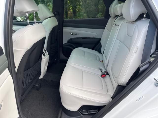Photo of 2025 White Pearl Hyundai TUCSON Hybrid