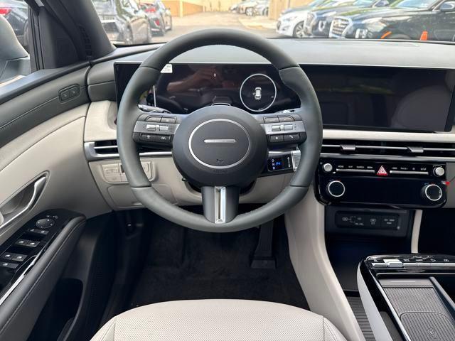 Photo of 2025 White Pearl Hyundai TUCSON Hybrid