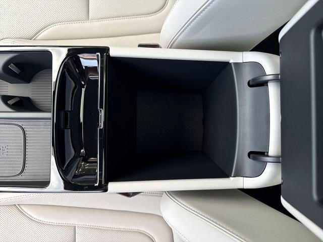 Photo of 2025 White Pearl Hyundai TUCSON Hybrid