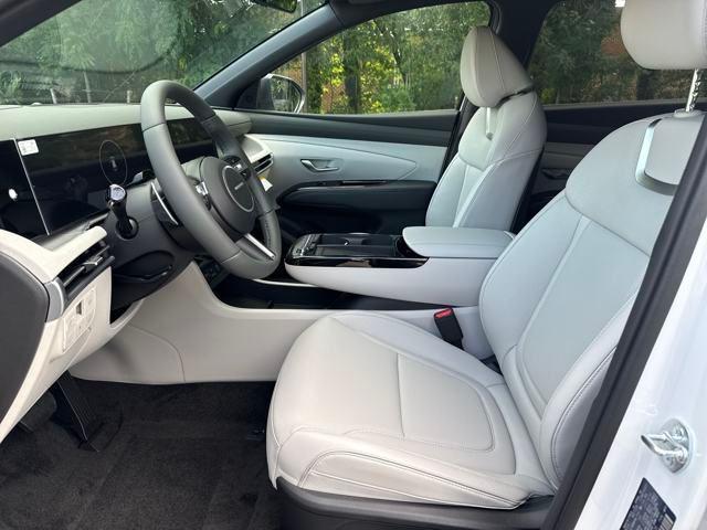 Photo of 2025 White Pearl Hyundai TUCSON Hybrid