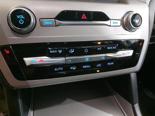 Photo of 2024 Iconic Silver Metallic Ford Explorer