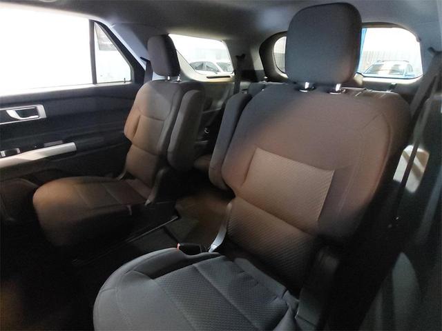 Photo of 2024 Iconic Silver Metallic Ford Explorer