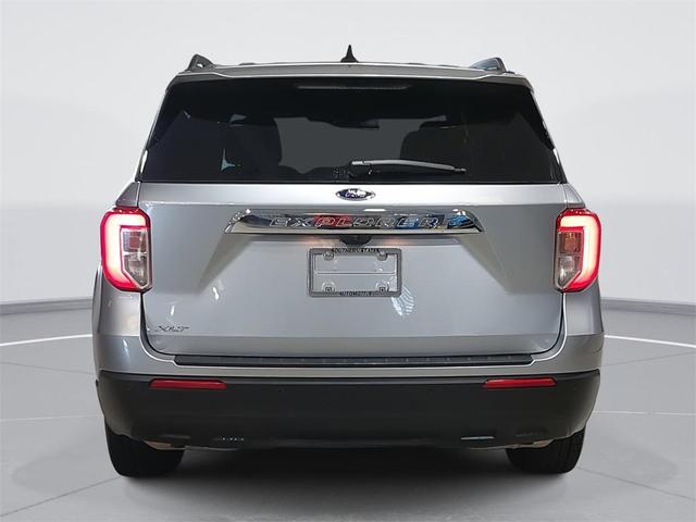Photo of 2024 Iconic Silver Metallic Ford Explorer
