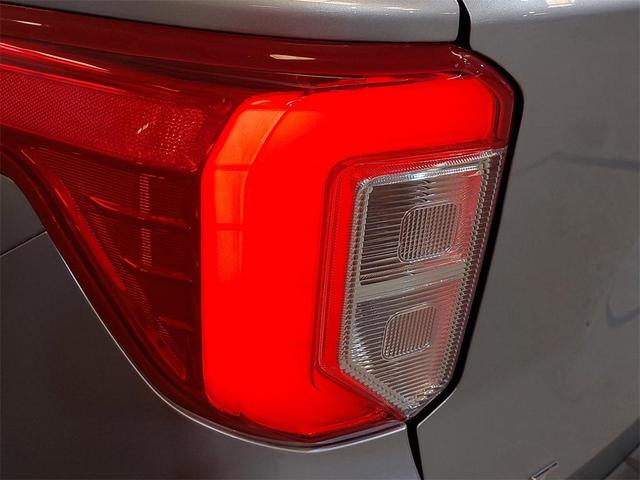 Photo of 2024 Iconic Silver Metallic Ford Explorer