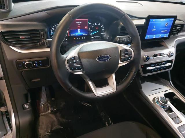 Photo of 2024 Iconic Silver Metallic Ford Explorer