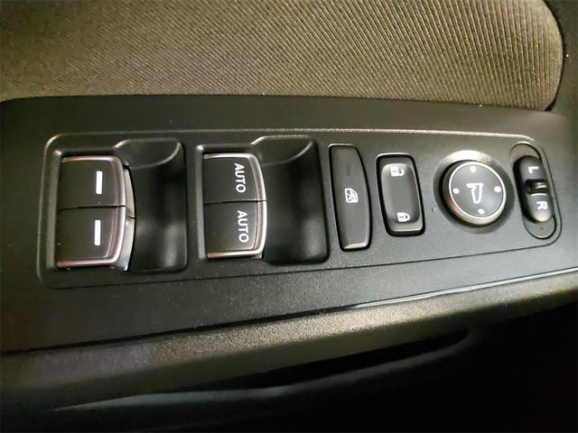 Photo of 2022 Platinum White Pearl Honda Civic